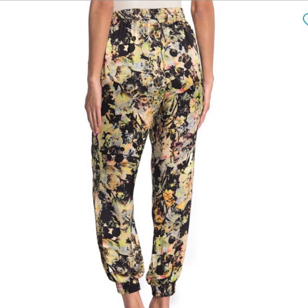 SOLD SOLD SOLD NWT BCBGMaxAzria Abstract Floral Joggers Sz XL - Picture 3 of 12